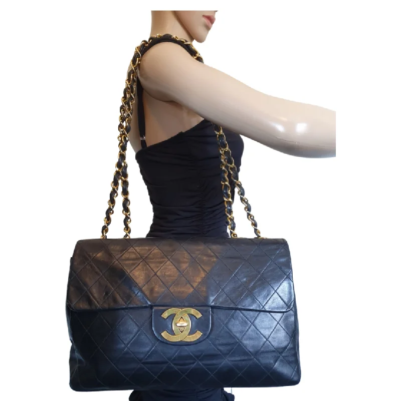 CHANEL  timeless classic jumbo vintage flap Crossbody bag